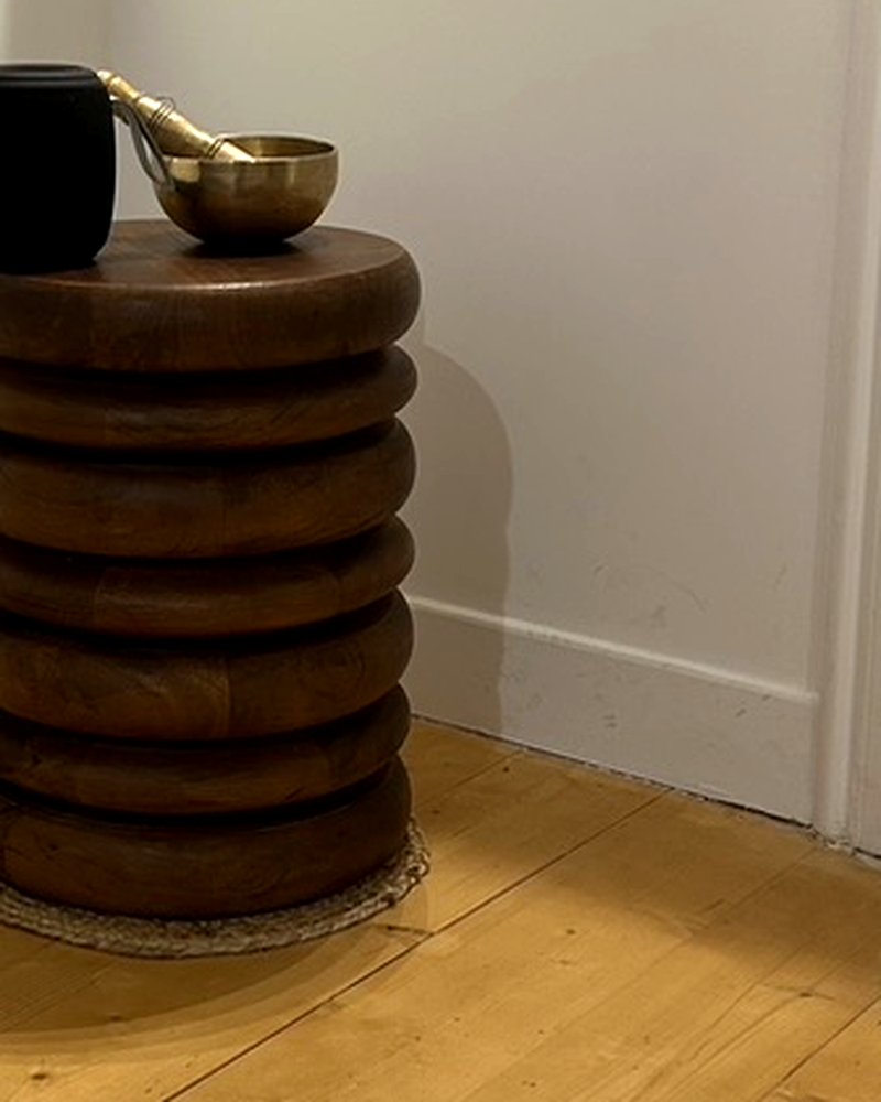 Le Cabinet Eliora, 10 rue du Plat à Lyon 2e : poutres apparentes, parquet de pin clair et lumière douce